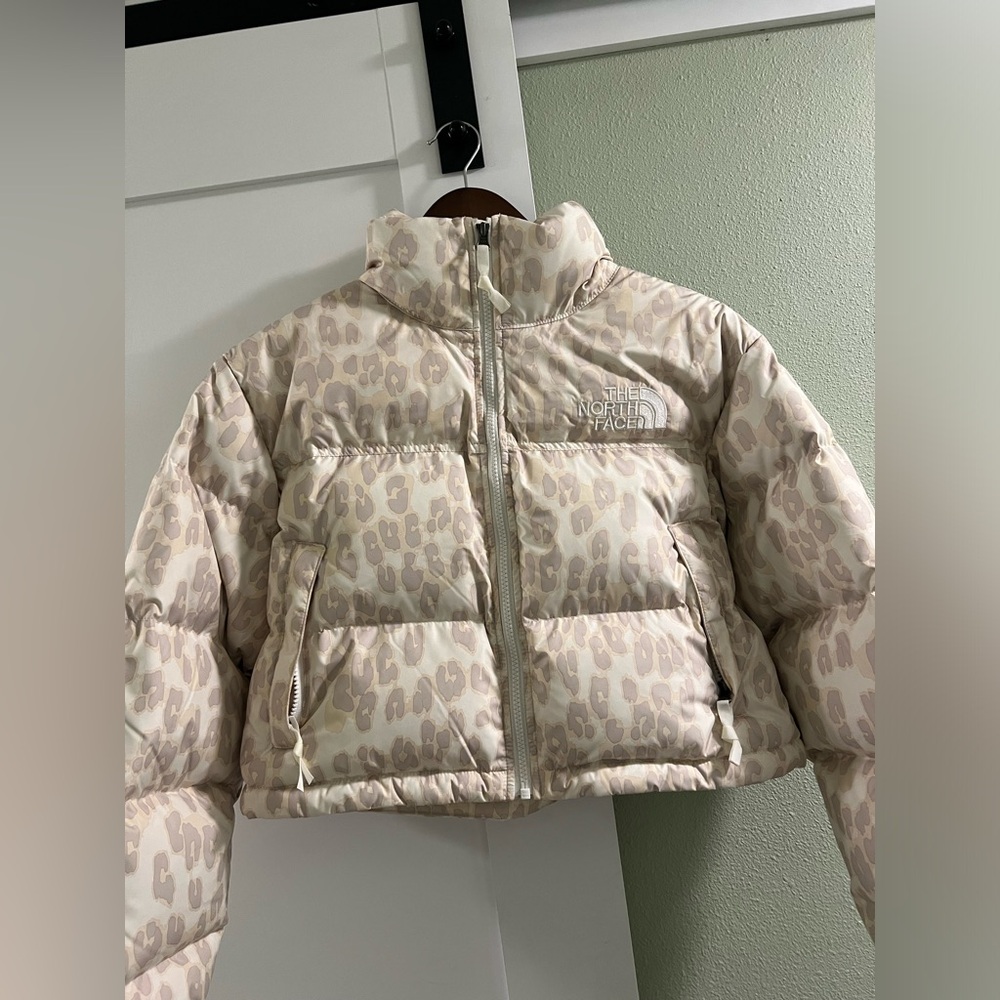THE NORTH FACE Nuptse Cropped Leopard Print Jacket - Picture 2 of 12